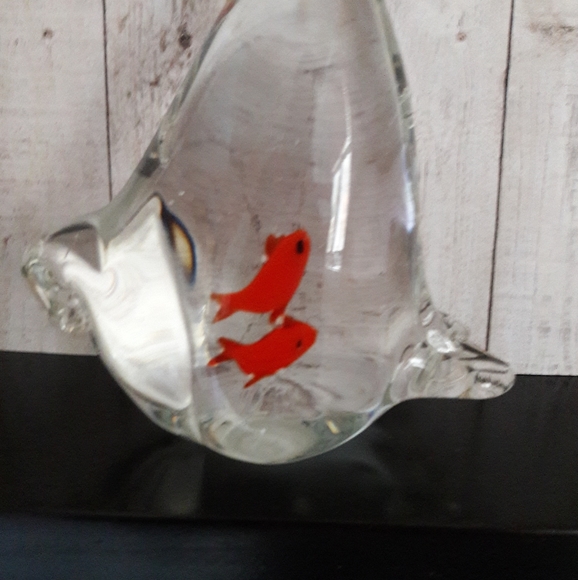 Handblow Glass Cat Figurine with two gold fish. - Picture 3 of 5